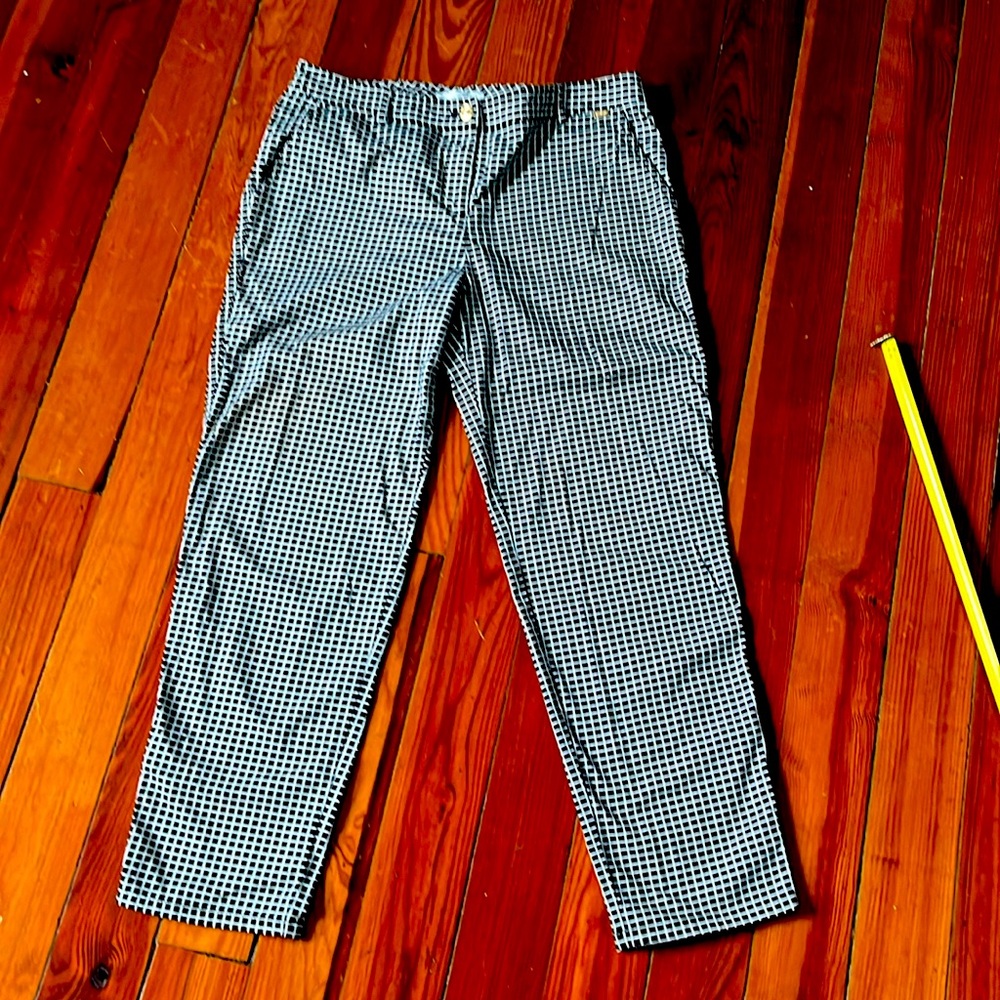 St John Sport, black/white cotton and spandex cropped pant. Size 8
